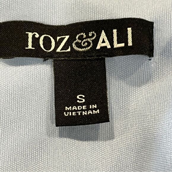 Floral sleeveless Dress with front tie - Picture 10 of 15